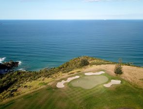 Kauri Cliffs 17th Green Aerial